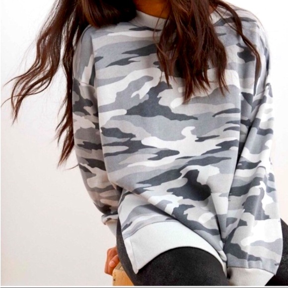 Aerie Gray Camo Crewneck Pullover Sweatshirt Sweater Side Slits Size Small - Picture 1 of 5
